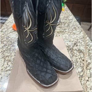 Real exotic Pararucu cowboy boots